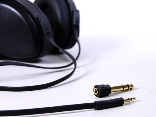 Nhà sản xuất cũng bán kèm đầu chuyển 3,5mm ra ngõ 6,3mm.