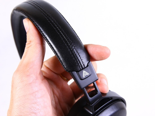 Ngoại thất bọc da sang trọng.