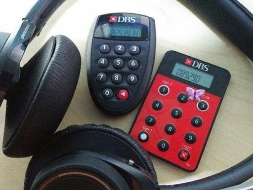 Một số ngân hàng đưa ra giải pháp xác thực hai yếu tố cho khách hàng khi đăng nhập tài khoản trực tuyến bằng token.