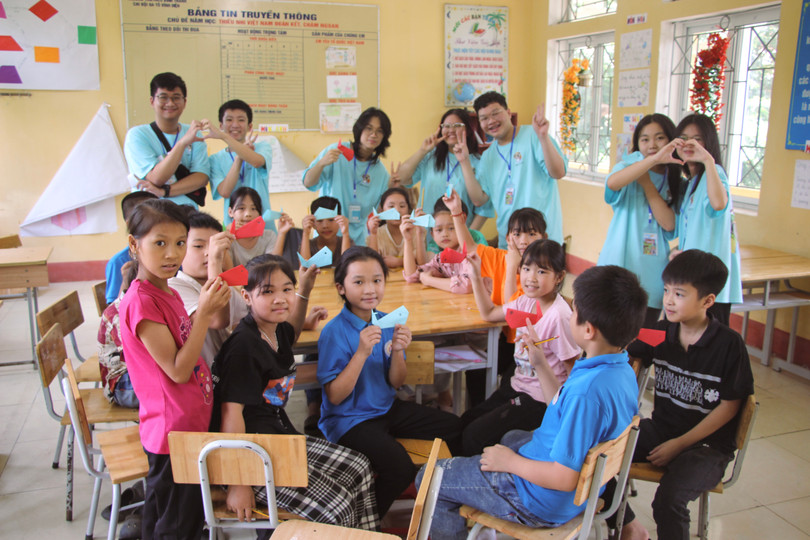 Hoạt động sáng tạo gấp giấy origami được toàn thể học sinh hưởng ứng.jpg