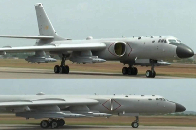 Các máy bay H-6 của Trung Quốc mang 4 quả tên lửa chống hạm YJ-12 (Ảnh: Dwnews)