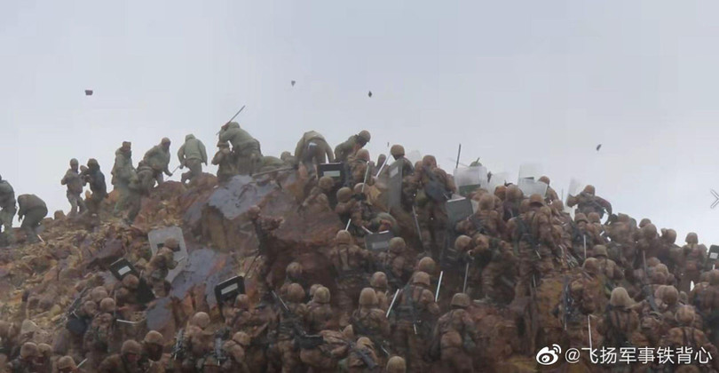 Lính Trung Quốc tấn công chiếm điểm cao ở phía Nam hồ Pangong năm 2020 (Ảnh: Dwnews).