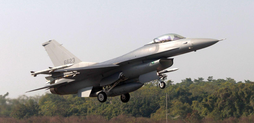 Mays bay F-16 của Đài Loan xuất kích (Ảnh: Dwnews).