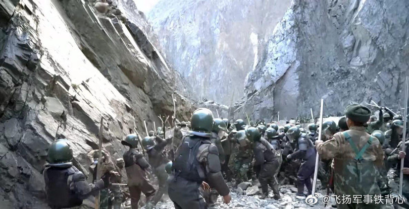 Tháng 6/2020, lính hai bên Trung - Ấn đã xảy ra xung đột dữ dội ở Thung lũng Galwan (Ảnh: Dwnews). Tháng 6/2020, lính hai bên Trung - Ấn đã xảy ra xung đột dữ dội ở Thung lũng Galwan (Ảnh: Dwnews).
