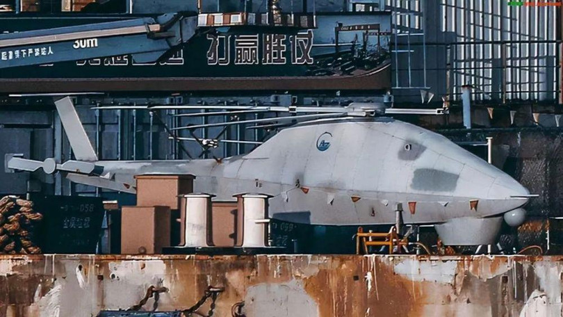 Mô hình chiếc UAV trực thăng bí ẩn trên chiếc Type 075 đang đóng (Ảnh: 163). Mô hình chiếc UAV trực thăng bí ẩn trên chiếc Type 075 đang đóng (Ảnh: 163).