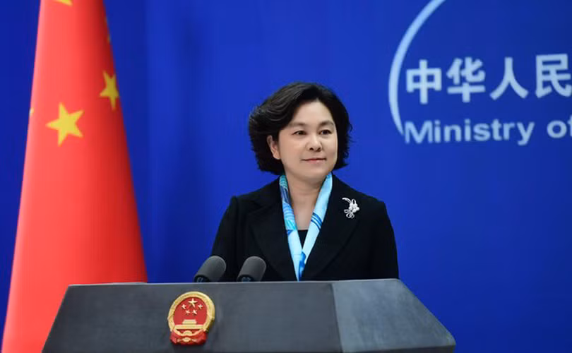 Bà Hoa Xuân Oánh, người phát ngôn Bộ Ngoại giao Trung Quốc phản bác ý kiến của người đồng nghiệp Mỹ Ned Price (Ảnh: Xinhua).