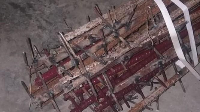 Gậy sắt hàn đinh lính Trung Quốc sử dụng trong vụ xung đột tại Thung lũng Galwan tháng 6/2020 (Ảnh: Đông Phương).