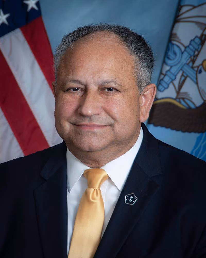 Bộ trưởng Hải quân Mỹ Carlos del Toro (Ảnh: Wikipedia). Bộ trưởng Hải quân Mỹ Carlos del Toro (Ảnh: Wikipedia).