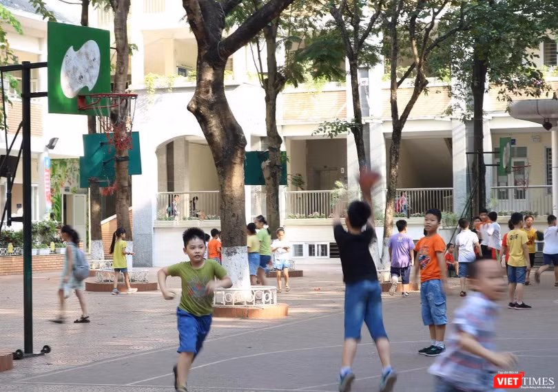 Học sinh tiểu học trong giờ ra chơi (ảnh: Minh Thúy)