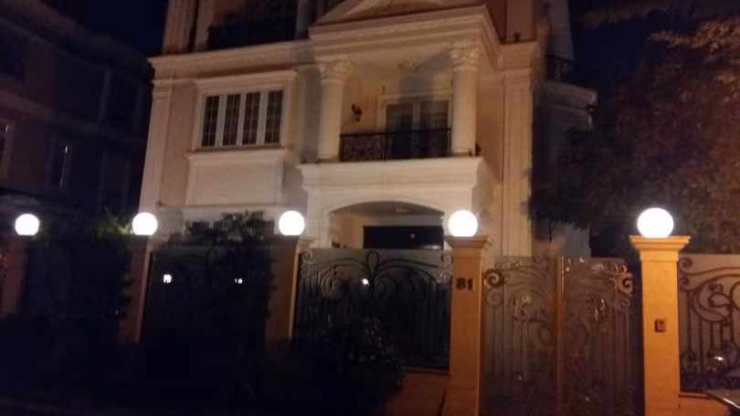 Nhà riêng ông Dũng rạng sáng nay, sau cuộc khám xét 