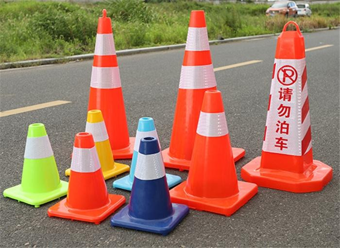 Cọc tiêu giao thông