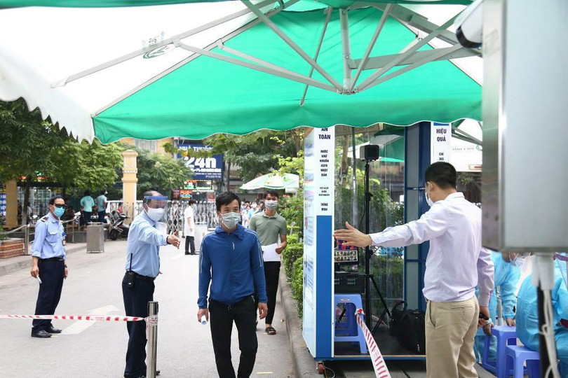 BV luôn triển khai đầy đủ các biện pháp sàng lọc, khử khuẩn, khai báo y tế cho người bệnh đi khám.