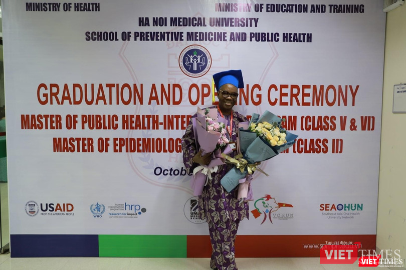 Tân thạc sĩ y tế công cộng quốc tế vui mừng ngày nhận bằng tốt nghiệp Tân thạc sĩ y tế công cộng quốc tế vui mừng ngày nhận bằng tốt nghiệp