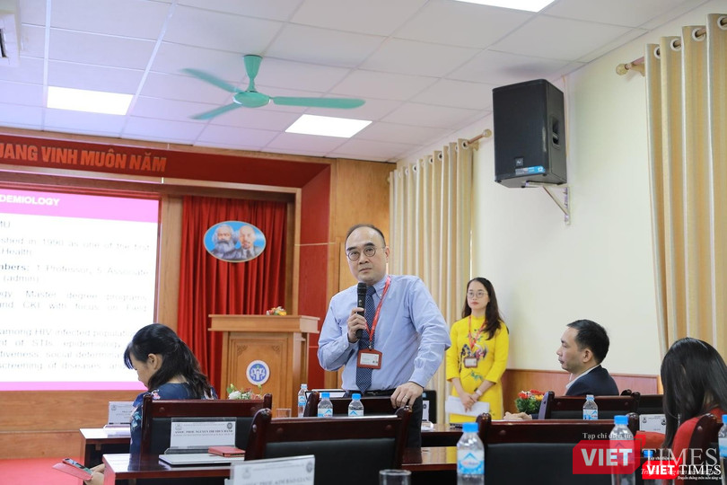 PGS.TS. Lê Minh Giang - Trưởng Phòng Quản lý Đào tạo Sau đại học Trường Đại học Y Hà Nội - sẵn sàng hỗ trợ các học viên ở mức tối đa PGS.TS. Lê Minh Giang - Trưởng Phòng Quản lý Đào tạo Sau đại học Trường Đại học Y Hà Nội - sẵn sàng hỗ trợ các học viên ở mức tối đa