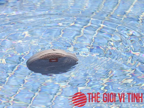 JBLClip 2 thậm chí còn có thể nổi như phao.