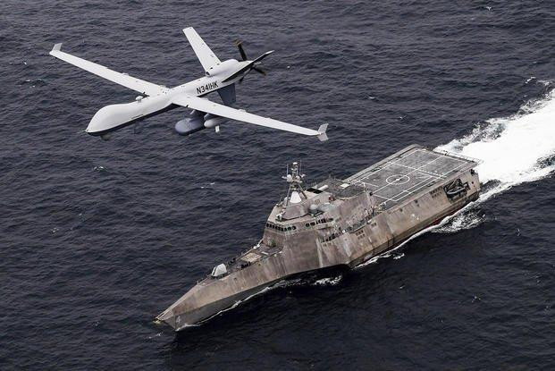Máy bay không người lái MQ-9 Sea Guardian phối hợp với tàu mặt nước (Ảnh: Defence News). Máy bay không người lái MQ-9 Sea Guardian phối hợp với tàu mặt nước (Ảnh: Defence News).