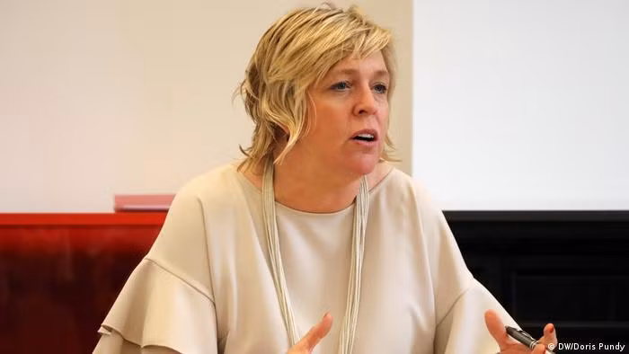 Bà Hilde Vautmans, nghị sĩ phụ trách bản báo cáo: "Chúng ta không thể ngây thơ khi giao du với Trung Quốc..." (Ảnh: Deutsche Welle).