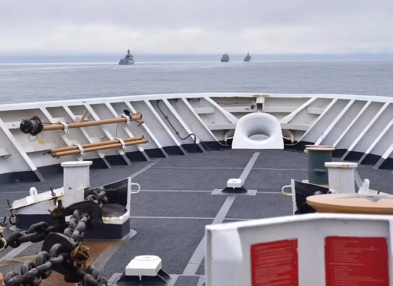  Tàu tuần tra Behoff của Lực lượng phòng vệ bờ biển Mỹ theo dõi giám sát các tàu Trung Quốc trong vùng đặc quyền kinh tế Mỹ (Ảnh: Đông Phương).