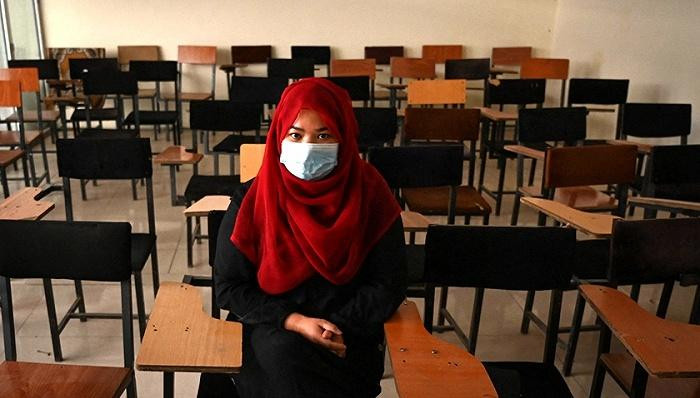 Một lớp học chỉ có một sinh viên vì nữ sinh này không được học chung với các nam sinh (Ảnh: VCG).