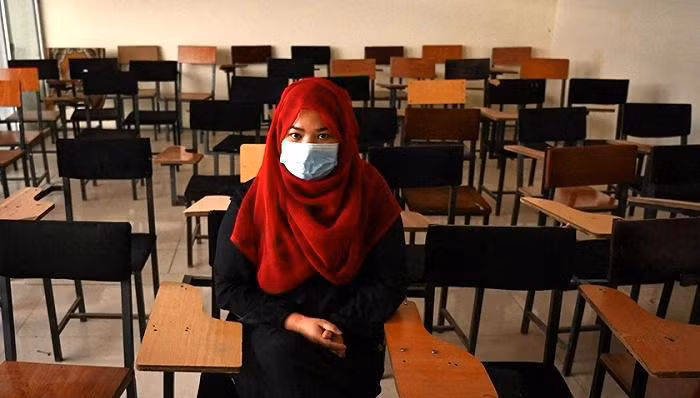 Một lớp học chỉ có một sinh viên vì nữ sinh này không được học chung với các nam sinh (Ảnh: VCG).