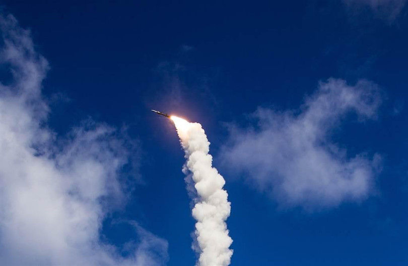 Tên lửa SM-6 được phóng thử nghiệm (Ảnh: thedrive.com)