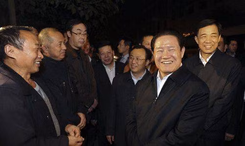 Chu Vĩnh Khang và Bạc Hy Lai (phải) gặp gỡ các cán bộ cũ Chu Vĩnh Khang và Bạc Hy Lai (phải) gặp gỡ các cán bộ cũ