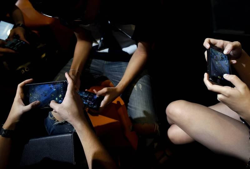 Truyền thông Trung Quốc coi game online là "thuốc phiện tinh thần", "ma túy điện tử" (Ảnh: EPA). Truyền thông Trung Quốc coi game online là "thuốc phiện tinh thần", "ma túy điện tử" (Ảnh: EPA).