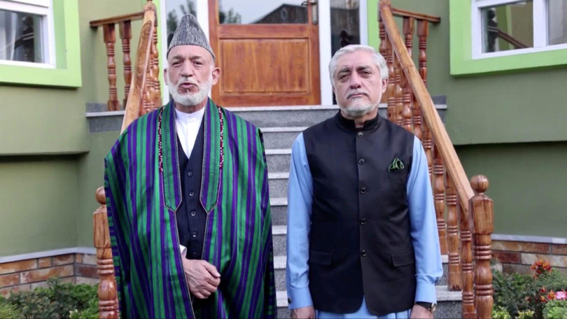 Cựu Tổng thống Hamid Karzai (trái) và nhiếp chính Abdulla, hai nhân vật quan trọng của chính thể cũ cuối cùng đều bị Taliban loại khỏi thành phần chính phủ (Ảnh: Dwnews).