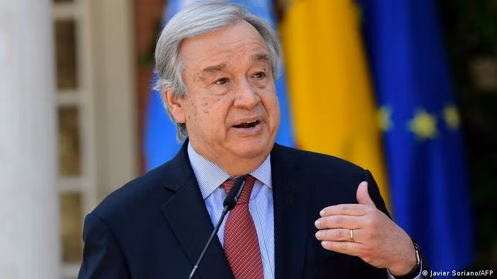 Tổng thư ký Liên Hợp Quốc đang xúc tiến kế hoạch toàn cầu với mục tiêu tiêm chủng cho 70% dân số thế giới trong nửa đầu năm tới (Ảnh: AFP). Tổng thư ký Liên Hợp Quốc đang xúc tiến kế hoạch toàn cầu với mục tiêu tiêm chủng cho 70% dân số thế giới trong nửa đầu năm tới (Ảnh: AFP).