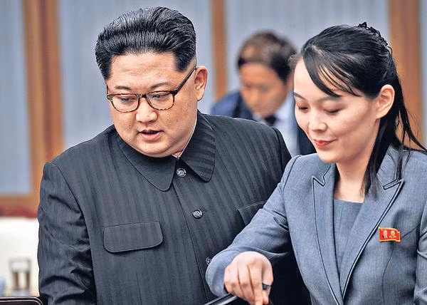 Bà Kim Yo-jong và anh trai, nhà lãnh đạo Triều Tiên Kim Jong-un (Ảnh: Chosunilbo).