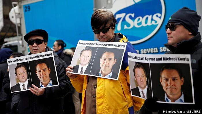 Đón hai công dân Canada được Trung Quốc trả tự do, về nước hôm 25/9 (Ảnh: Reuters). Đón hai công dân Canada được Trung Quốc trả tự do, về nước hôm 25/9 (Ảnh: Reuters).