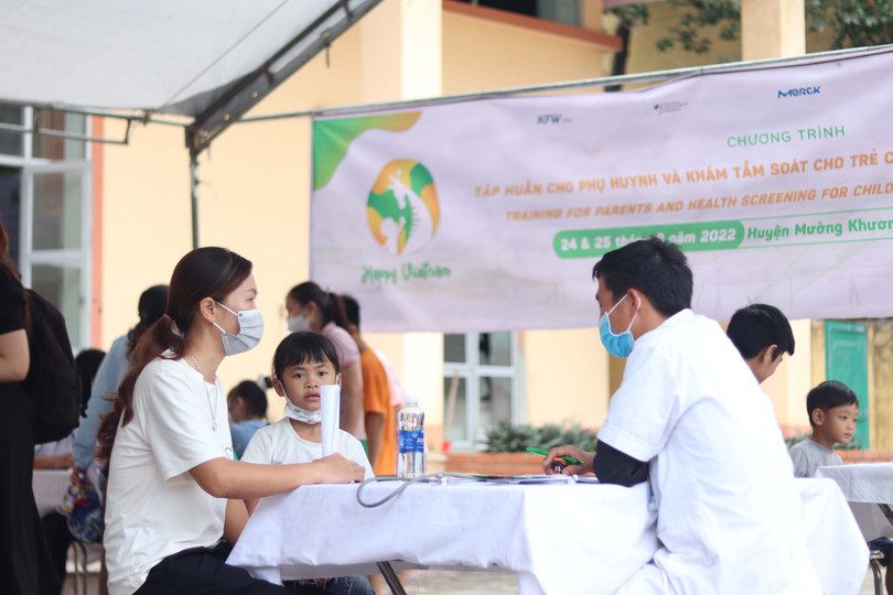 Khám tầm soát cho trẻ tại huyện Mường Khương, tỉnh Lào Cai
