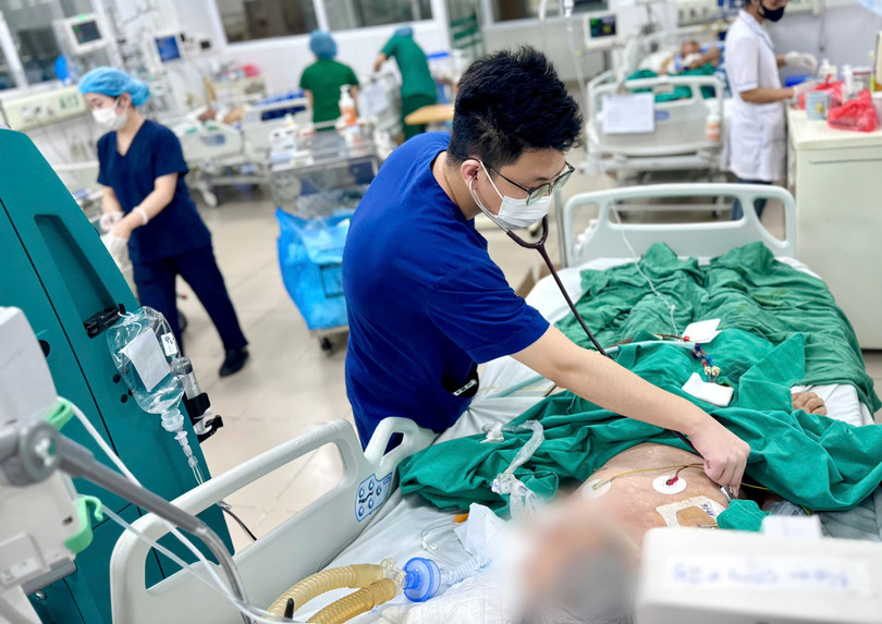 Cụ ông rơi vào nguy kịch do dùng &quot;thuốc nam&quot; trộn corticoid liều cao