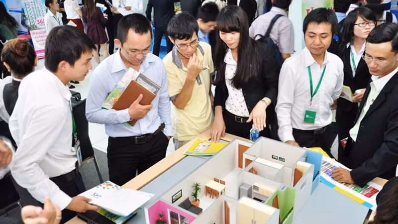 Nạn “đào tạo giả chứng chỉ, thu tiền thật” với môi giới bất động sản