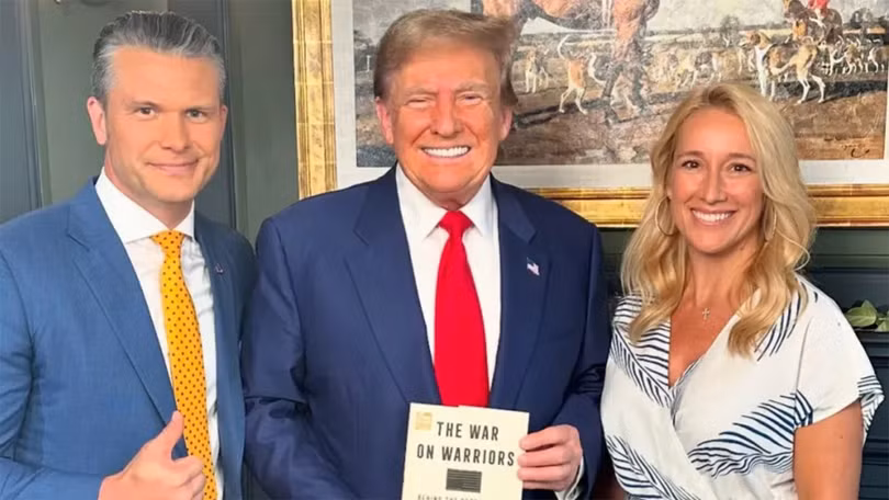 Ong Trump ung ho sach cua Hesgeth.jpg