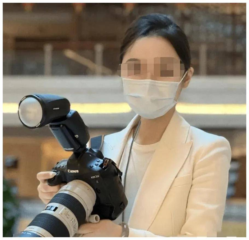 Nu phong vien ho Hoang.png