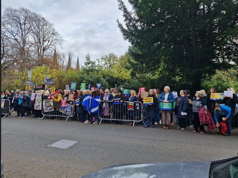 Bieu tinh phan doi luat.jpg