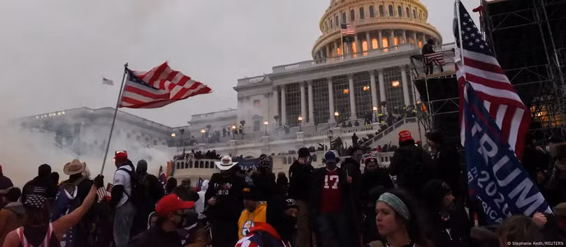 Bạo loạn ở Đồi Capitol do những người không công nhận kết quả bầu cử thực hiện (Ảnh: Reuters)
