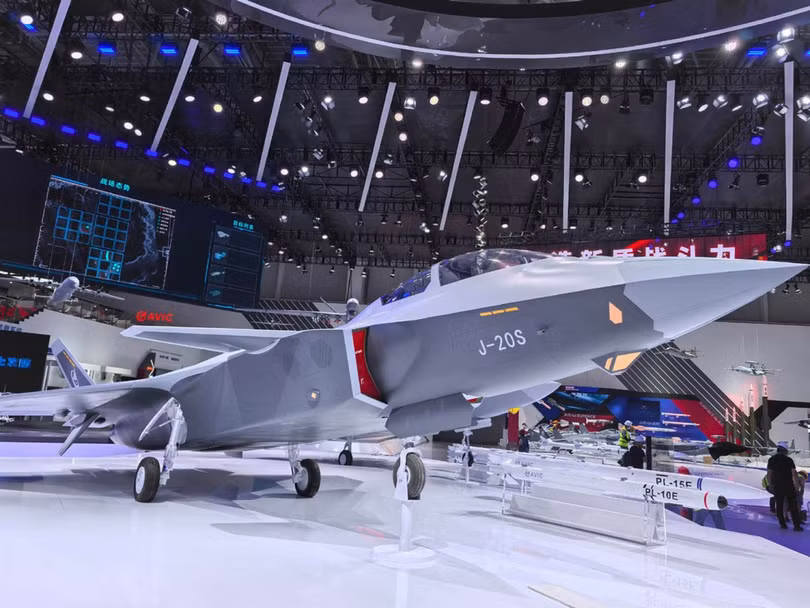 J-20S hai cho ngoi.jpg