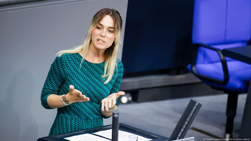 Ba Slavic nghi si chuyen gioi.png