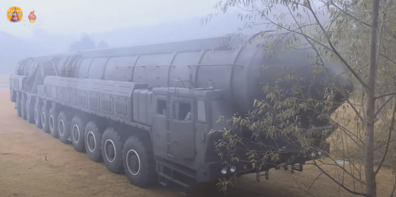 Tên lửa liên lục địa Hwasong-19 của Triều Tiên (Ảnh: Reddit).