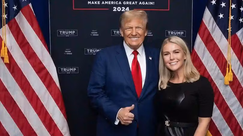 Trump va Leavitt.jpg