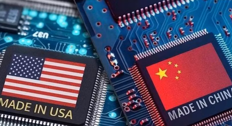 Dưới thời các Tổng thống Donald Trump và Joe Biden, cuộc chiến về chip giữa Mỹ và Trung Quốc ngày càng gay gắt (Ảnh: Sina)