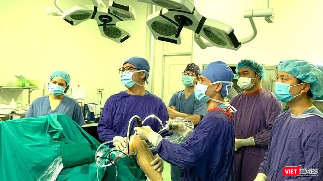 Mỗi ca phẫu thuật ở BV Việt Đức đều cần nhiều xét nghiệm