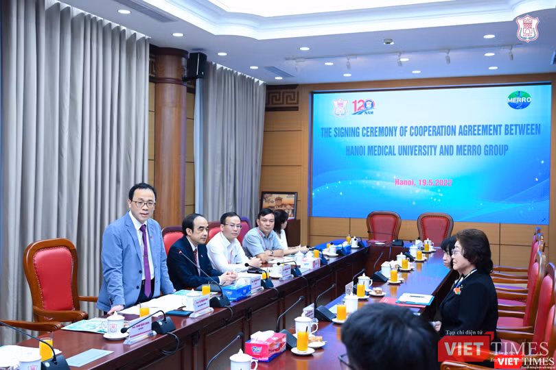 GS.TS. Tạ Thành Văn - Chủ tịch Hội đồng Trường ĐHYHN - phát biểu tại buổi ký kết