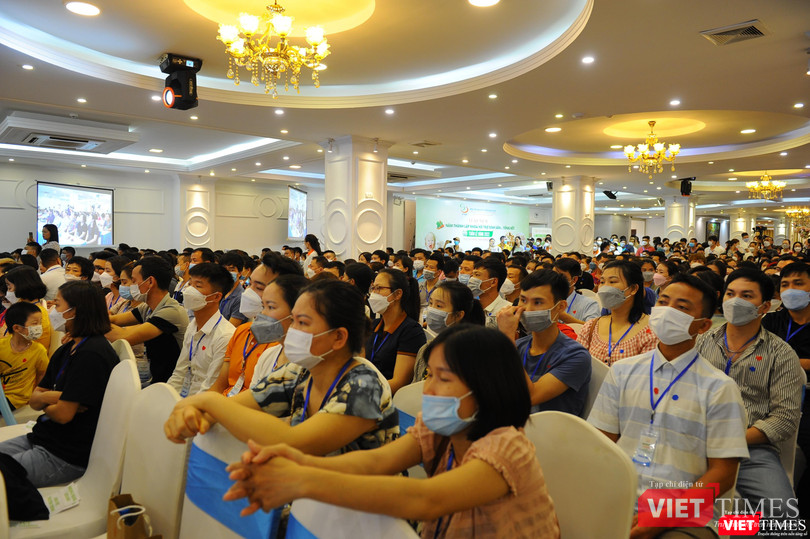 Rất đông người hiếm muộn có mặt, phản ánh phần nào nhu cầu điều trị căn bệnh này là rất lớn