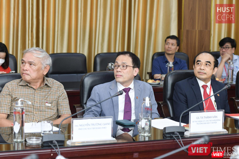 Lãnh đạo Trường ĐHYHN dự lễ ký kết Lãnh đạo Trường ĐHYHN dự lễ ký kết