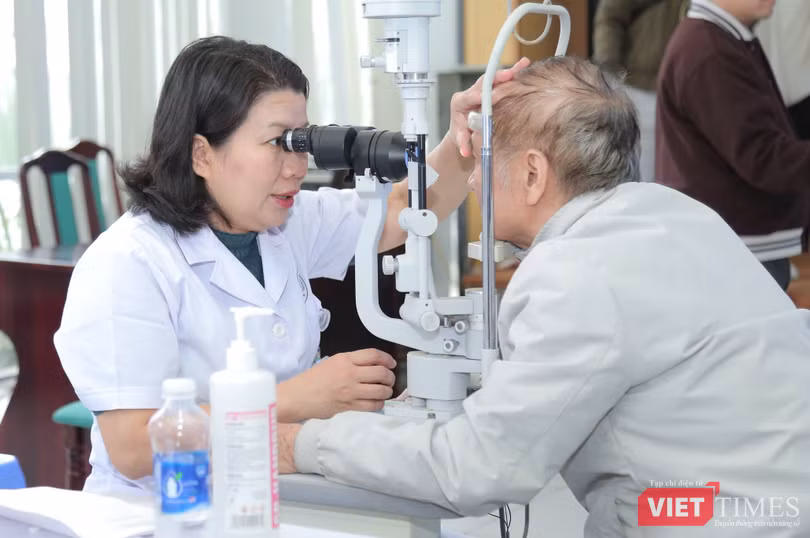 VT_Khám mắt.jpg