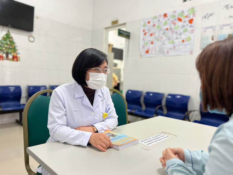 BS. Trịnh Thị Vân Anh - Phòng Rối loạn liên quan đến stress và Sức khoẻ tình dục & giới tính - tư vấn cho bệnh nhân
