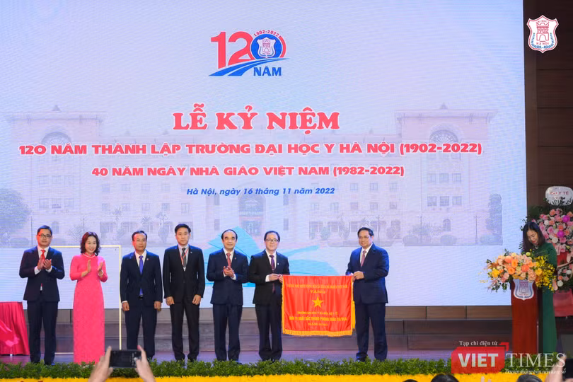vt-120-nam-trao-co-9073.jpg